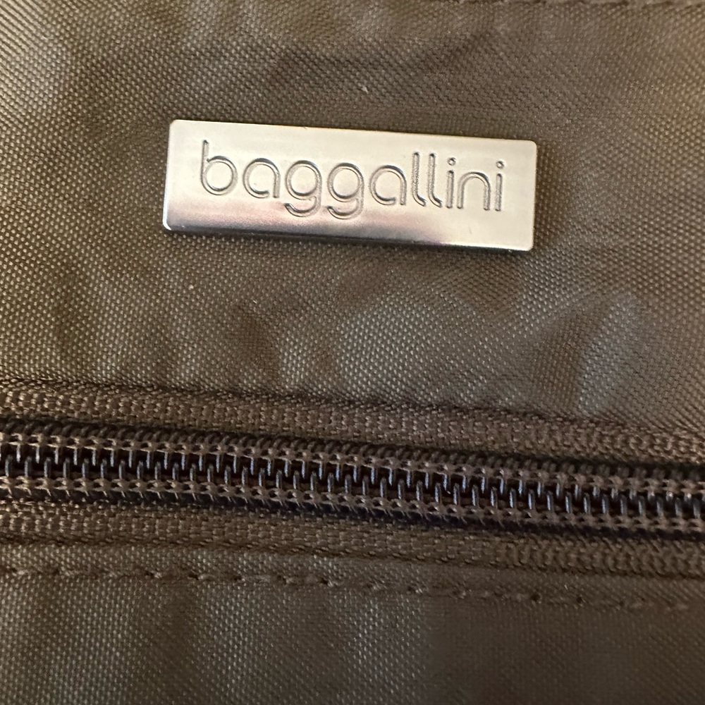 BAGGALLINI BOGO, 2 Crossbody Organizers for price of 1- BUY 1 REPOSH 1 Medium - Picture 7 of 11